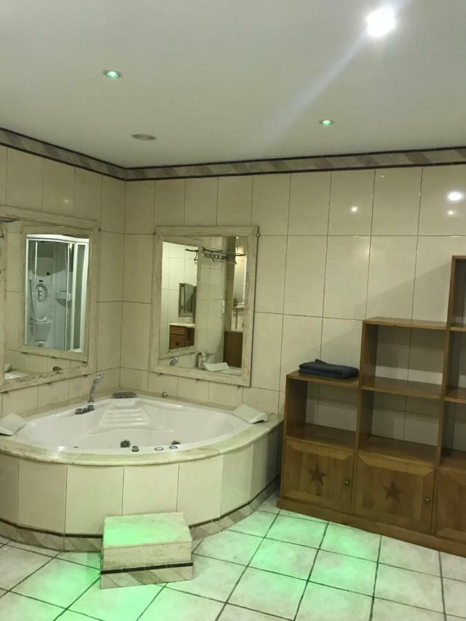 Appartement Du Couvent Narbonne Bagian luar foto